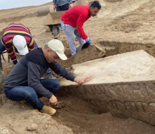 Starożytna świątynia poświęcona Zeusowi odkryta w Egipcie Archeolodzy znaleźli między innymi filary i bloki z różowego granitu