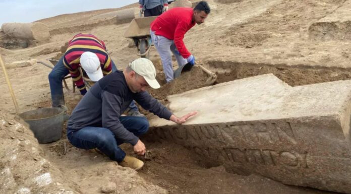 Starożytna świątynia poświęcona Zeusowi odkryta w Egipcie Archeolodzy znaleźli między innymi filary i bloki z różowego granitu