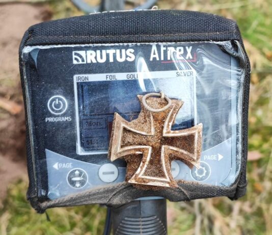 Niemieckie odznaczenie trafione na ostatniej linii obrony… trofeum poszukiwacza! (GALERIA) Wykrywacz Rutus Atrex i niemieckie odznaczenie