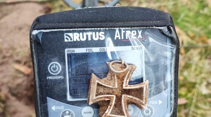 Niemieckie odznaczenie trafione na ostatniej linii obrony… trofeum poszukiwacza! (GALERIA) Wykrywacz Rutus Atrex i niemieckie odznaczenie
