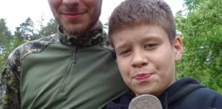 Wielkopolska. 14-latek znalazł wykrywaczem srebrną monetę z XVII wieku! Kuba to młody poszukiwacz który znalazł srebrną monetą z XVII wieku