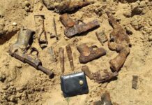 Wielkopolskie. Odkryto depozyt broni z okresu II wojny światowej (GALERIA) Broń odkryta na jednej z posesji w miejscowości Piotrówka