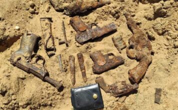 Wielkopolskie. Odkryto depozyt broni z okresu II wojny światowej (GALERIA) Broń odkryta na jednej z posesji w miejscowości Piotrówka