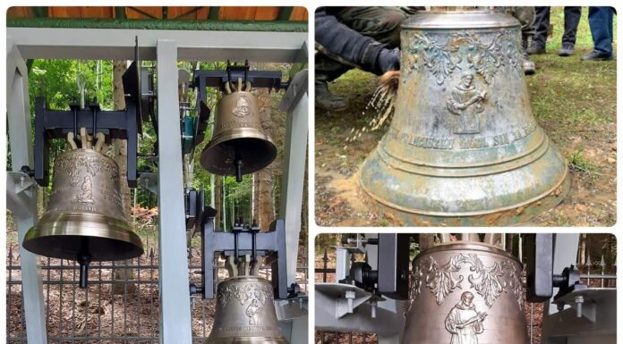 Po 80 latach na pustelnię św. Jana z Dukli wróciły trzy dzwony – jeden odkryli pasjonaci! Trzy dzwony wróciły na dzwonnice przy pustelni świętego Jana z Dukli