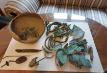 Żary. Myślał że znalazł kawałek blachy – odkrył skarb z epoki brązu! Znaleziony depozyt z epoki brązu