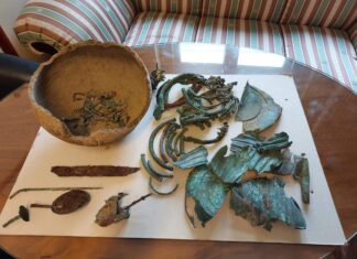 Żary. Myślał że znalazł kawałek blachy – odkrył skarb z epoki brązu! Znaleziony depozyt z epoki brązu