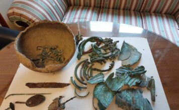 Żary. Myślał że znalazł kawałek blachy – odkrył skarb z epoki brązu! Znaleziony depozyt z epoki brązu