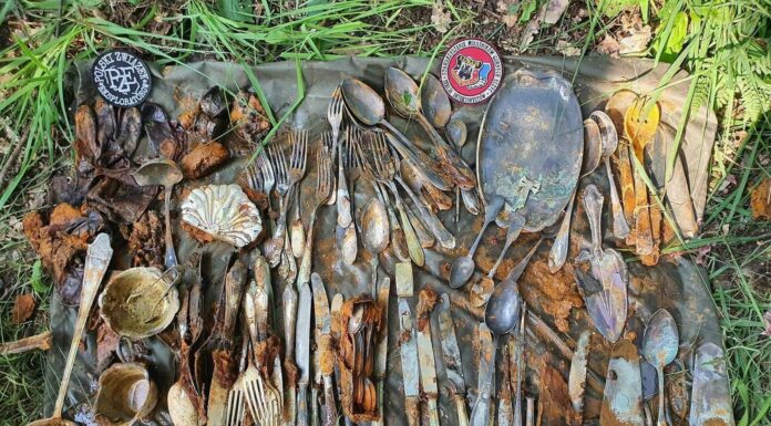 Garnek pełen srebra został odkryty w okolicach Lubania przez poszukiwaczy (GALERIA +FILM) Depozyt ze srebrną zastawą