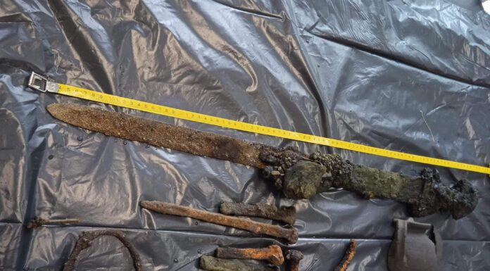 Wczesnośredniowieczny miecz odkryty w Białymstoku!