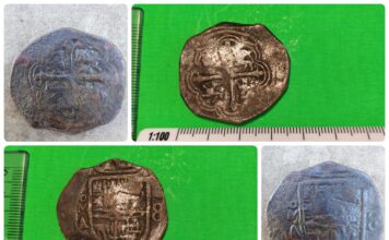 Lubelskie. Hiszpańska moneta „piratów” wybita w Meksyku odnaleziona w polu (GALERIA) Hiszpańska moneta odkryta w województwie Lubelskim