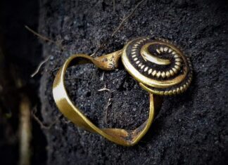 Rzymskie artefakty  w okolicach Brześcia Kujawskiego odkryte wykrywaczem! (ZDJĘCIA) Złoty pierścień z Okresu Wpływów Rzymskich znaleziony wykrywaczem metali