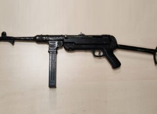 Kupił stary dom i znalazł w nim broń z IIWŚ – oddał policji… (GALERIA)