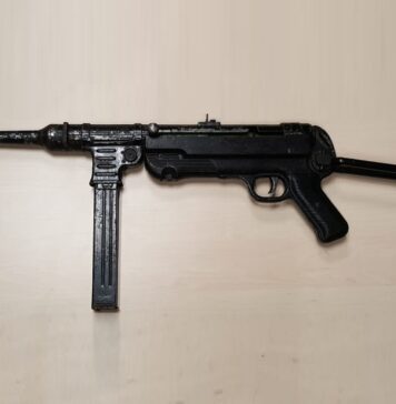 Kupił stary dom i znalazł w nim broń z IIWŚ – oddał policji… (GALERIA)