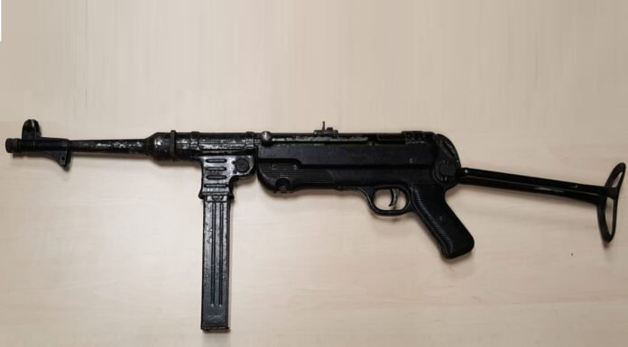 Kupił stary dom i znalazł w nim broń z IIWŚ – oddał policji… (GALERIA)