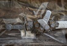 Średniowieczny miecz króla ukryty w klasztorze! Ma 700 lat… (GALERIA +FILM) Średniowieczny miecz króla Dionizego I odkryty w jego grobowcu