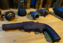 Zabytkowa rakietnica przekazana przez policję do muzeum Rosyjska rakietnica sygnałowa