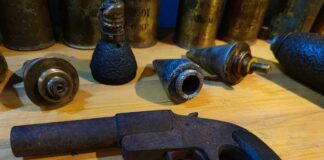 Zabytkowa rakietnica przekazana przez policję do muzeum Rosyjska rakietnica sygnałowa