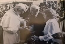 Nieoczekiwane spotkanie. Papież nie wiedział z kim rozmawia. “Jestem Maczek, generał Maczek” Generał Stanisław Maczek odwiedza Jana Pawła II