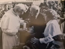 Nieoczekiwane spotkanie. Papież nie wiedział z kim rozmawia. “Jestem Maczek, generał Maczek” Generał Stanisław Maczek odwiedza Jana Pawła II