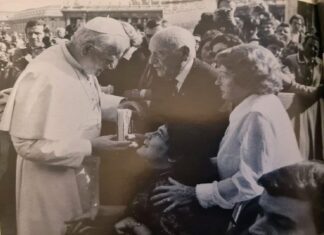 Nieoczekiwane spotkanie. Papież nie wiedział z kim rozmawia. “Jestem Maczek, generał Maczek” Generał Stanisław Maczek odwiedza Jana Pawła II