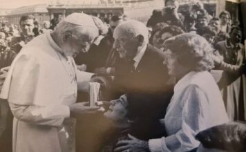 Nieoczekiwane spotkanie. Papież nie wiedział z kim rozmawia. “Jestem Maczek, generał Maczek” Generał Stanisław Maczek odwiedza Jana Pawła II