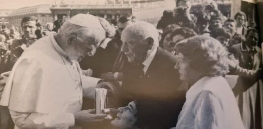 Nieoczekiwane spotkanie. Papież nie wiedział z kim rozmawia. “Jestem Maczek, generał Maczek” Generał Stanisław Maczek odwiedza Jana Pawła II