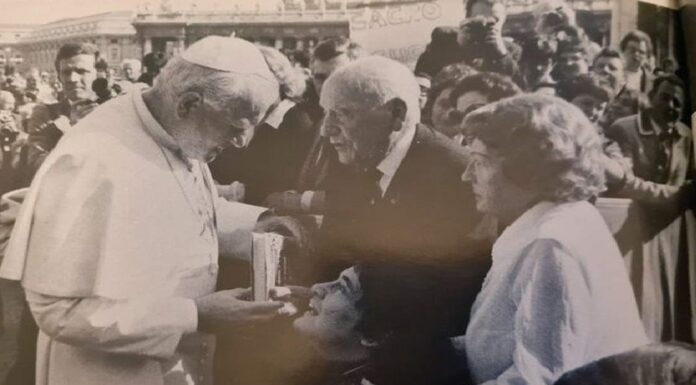 Nieoczekiwane spotkanie. Papież nie wiedział z kim rozmawia. “Jestem Maczek, generał Maczek” Generał Stanisław Maczek odwiedza Jana Pawła II