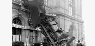 Dokładnie 22 października 1895 w Paryżu doszło do słynnej katastrofy kolejowej Katastrofa kolejowa na dworcu Gare Montparnasse w Paryżu