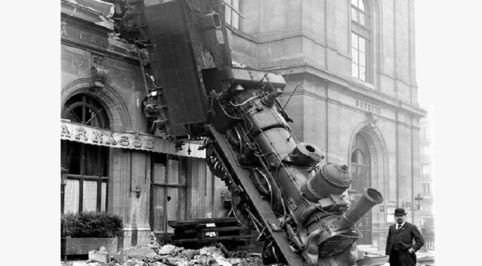 Dokładnie 22 października 1895 w Paryżu doszło do słynnej katastrofy kolejowej Katastrofa kolejowa na dworcu Gare Montparnasse w Paryżu