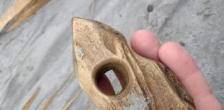 Dziwnów. Spacerowicz odkrył rogowy toporek sprzed 9-7 tys. lat! (GALERIA) Toporek rogowy