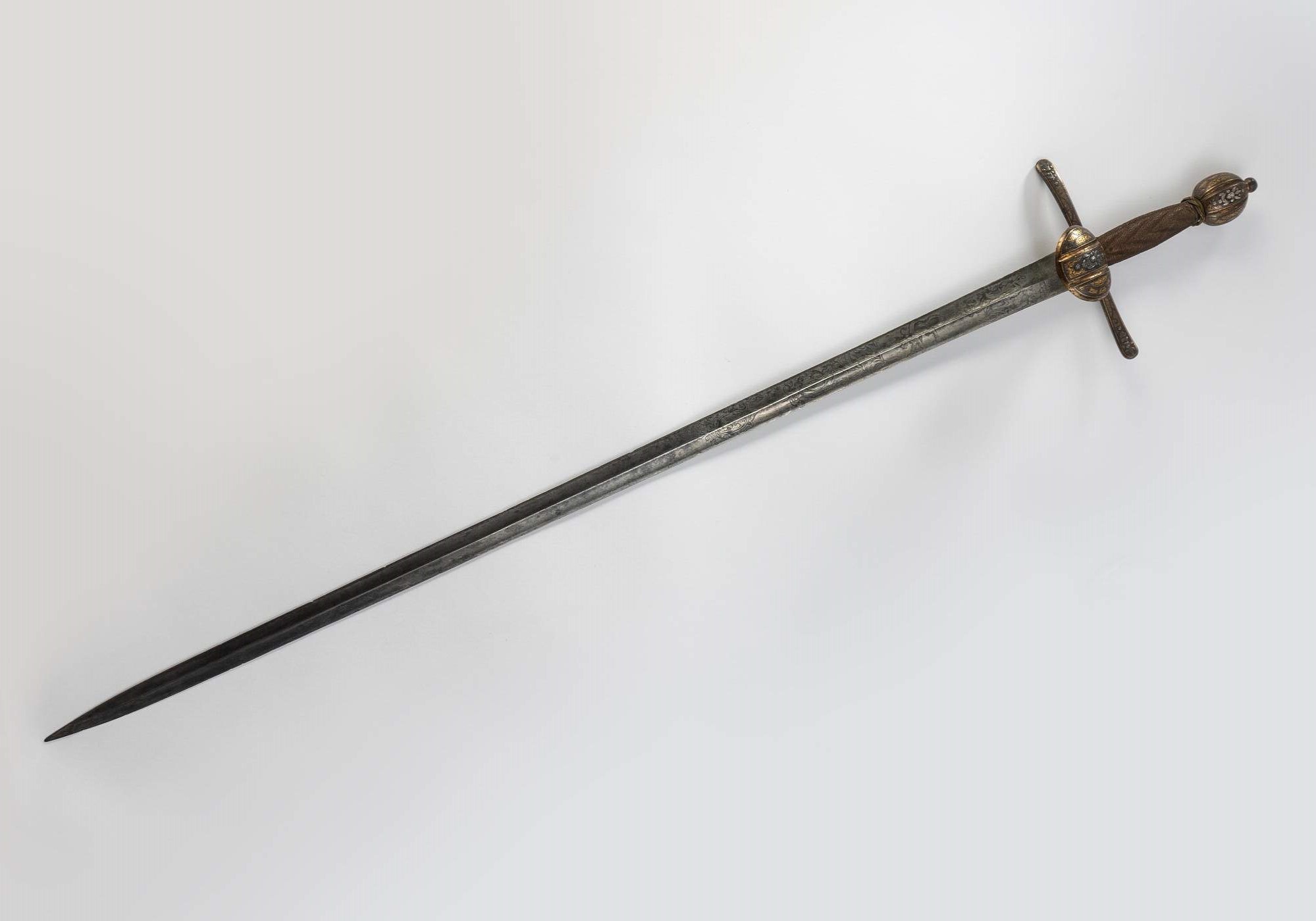 Miecz Zygmunta III Wazy na aukcji w Niemczech wystawiony od 30 tys. euro (GALERIA)