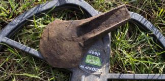 Siekiera sprzed 3 tys. lat odkryta na Mazurach (GALERIA) Siekierka z epoki brązu odkryta na Mazurach