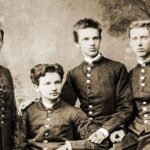 22 marca 1887 roku w Wilnie został aresztowany przyszły Marszałek Polski Bronisław i jego brat Józef Piłsudscy, zdjęcie wykonano w 1885 roku
