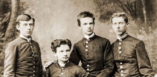 22 marca 1887 roku w Wilnie został aresztowany przyszły Marszałek Polski Bronisław i jego brat Józef Piłsudscy, zdjęcie wykonano w 1885 roku