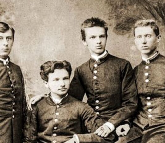 22 marca 1887 roku w Wilnie został aresztowany przyszły Marszałek Polski Bronisław i jego brat Józef Piłsudscy, zdjęcie wykonano w 1885 roku