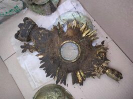 Tajemnicza monstrancja odkryta w lesie wykrywaczem metali (GALERIA) Zabytkowa monstrancja odkryta w lesie