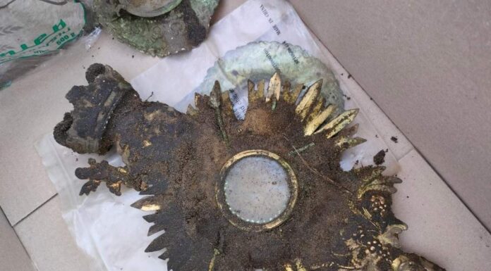 Tajemnicza monstrancja odkryta w lesie wykrywaczem metali (GALERIA) Zabytkowa monstrancja odkryta w lesie