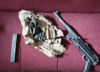 Tarnów. Broń z IIWŚ odkryta w idealnym stanie podczas remontu (GALERIA)