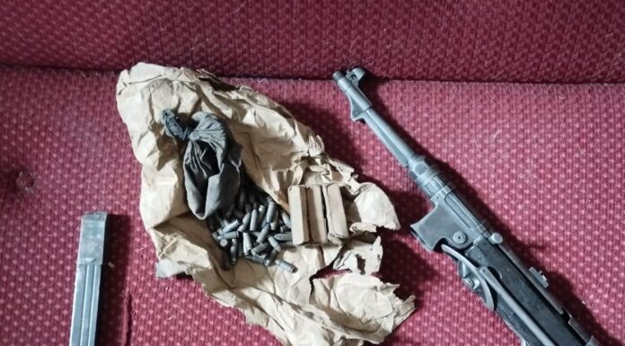 Tarnów. Broń z IIWŚ odkryta w idealnym stanie podczas remontu (GALERIA)