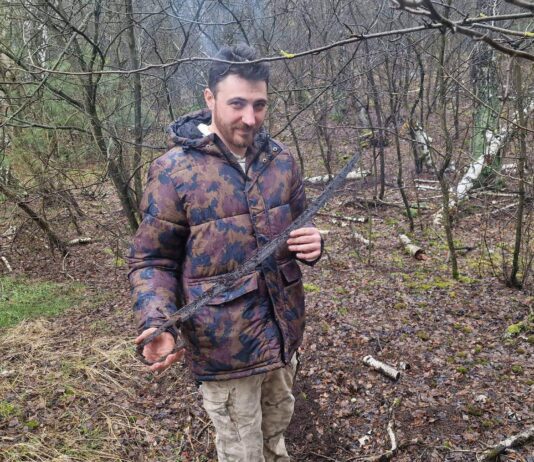 Polska przedwojenna szabla odkryta w lesie pod Włocławkiem Polska szabla wz.34