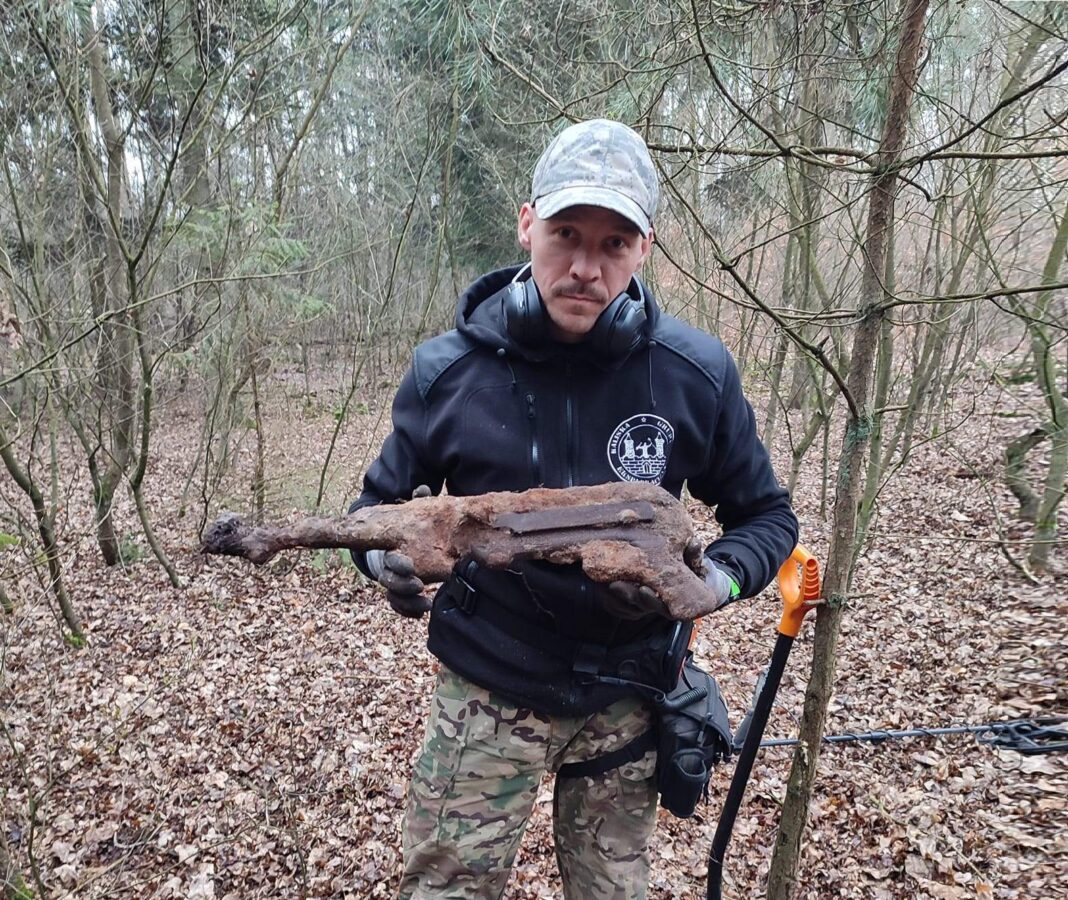 Pistolet maszynowy MP-40 odkryty przez Kaliską Grupę Eksploracyjną