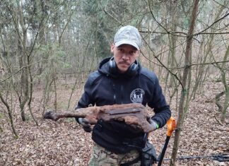 Poszukiwali rozbitego samolotu – odkryli broń z IIWŚ (GALERIA) Pistolet maszynowy MP-40 odkryty przez Kaliską Grupę Eksploracyjną