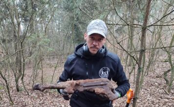 Poszukiwali rozbitego samolotu – odkryli broń z IIWŚ (GALERIA) Pistolet maszynowy MP-40 odkryty przez Kaliską Grupę Eksploracyjną