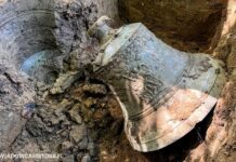 Podkarpacie. Odkryto dzwon (z 1928 r.) z XIX-wiecznej cerkwi! (GALERIA +FILM) Dzwon z 1928 roku ukryty we wsi Jamna Górna