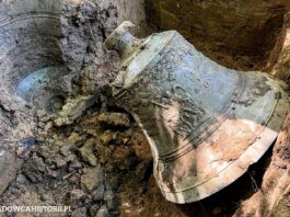 Podkarpacie. Odkryto dzwon (z 1928 r.) z XIX-wiecznej cerkwi! (GALERIA +FILM) Dzwon z 1928 roku ukryty we wsi Jamna Górna