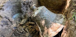 Podkarpacie. Odkryto dzwon (z 1928 r.) z XIX-wiecznej cerkwi! (GALERIA +FILM) Dzwon z 1928 roku ukryty we wsi Jamna Górna