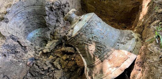 Podkarpacie. Odkryto dzwon (z 1928 r.) z XIX-wiecznej cerkwi! (GALERIA +FILM) Dzwon z 1928 roku ukryty we wsi Jamna Górna