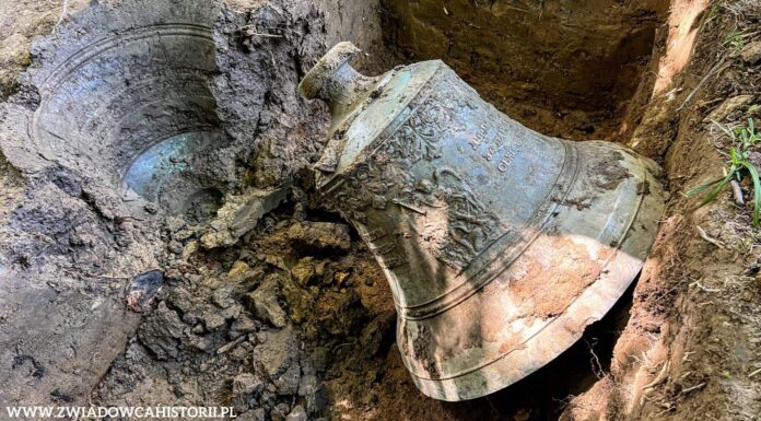 Podkarpacie. Odkryto dzwon (z 1928 r.) z XIX-wiecznej cerkwi! (GALERIA +FILM) Dzwon z 1928 roku ukryty we wsi Jamna Górna