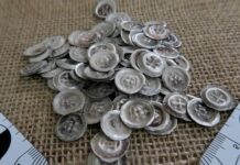 Cenny skarb 150 srebrnych średniowiecznych monet i liczne artefakty… Warmińsko-mazurskie "Pompeje" oddały skarb średniowiecznych monet.