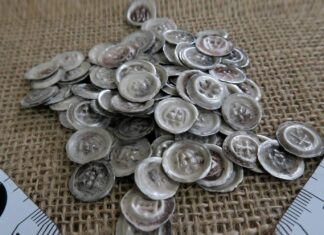 Cenny skarb 150 srebrnych średniowiecznych monet i liczne artefakty… Warmińsko-mazurskie "Pompeje" oddały skarb średniowiecznych monet.